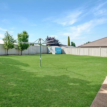 Country Views - Firepit, Ideal Family Retreat Villa Wagga Wagga Exterior photo